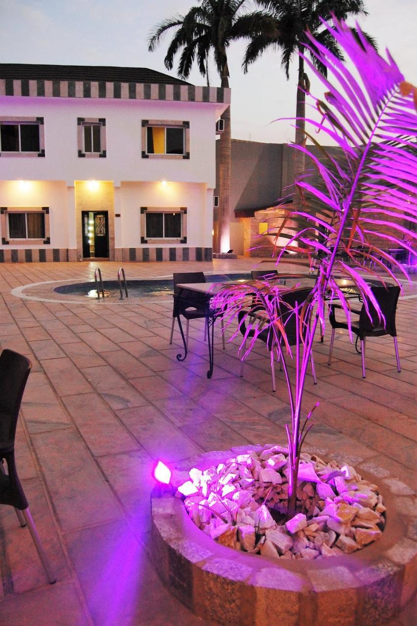R & K Guest Palace Hotel Kano Eksteriør billede